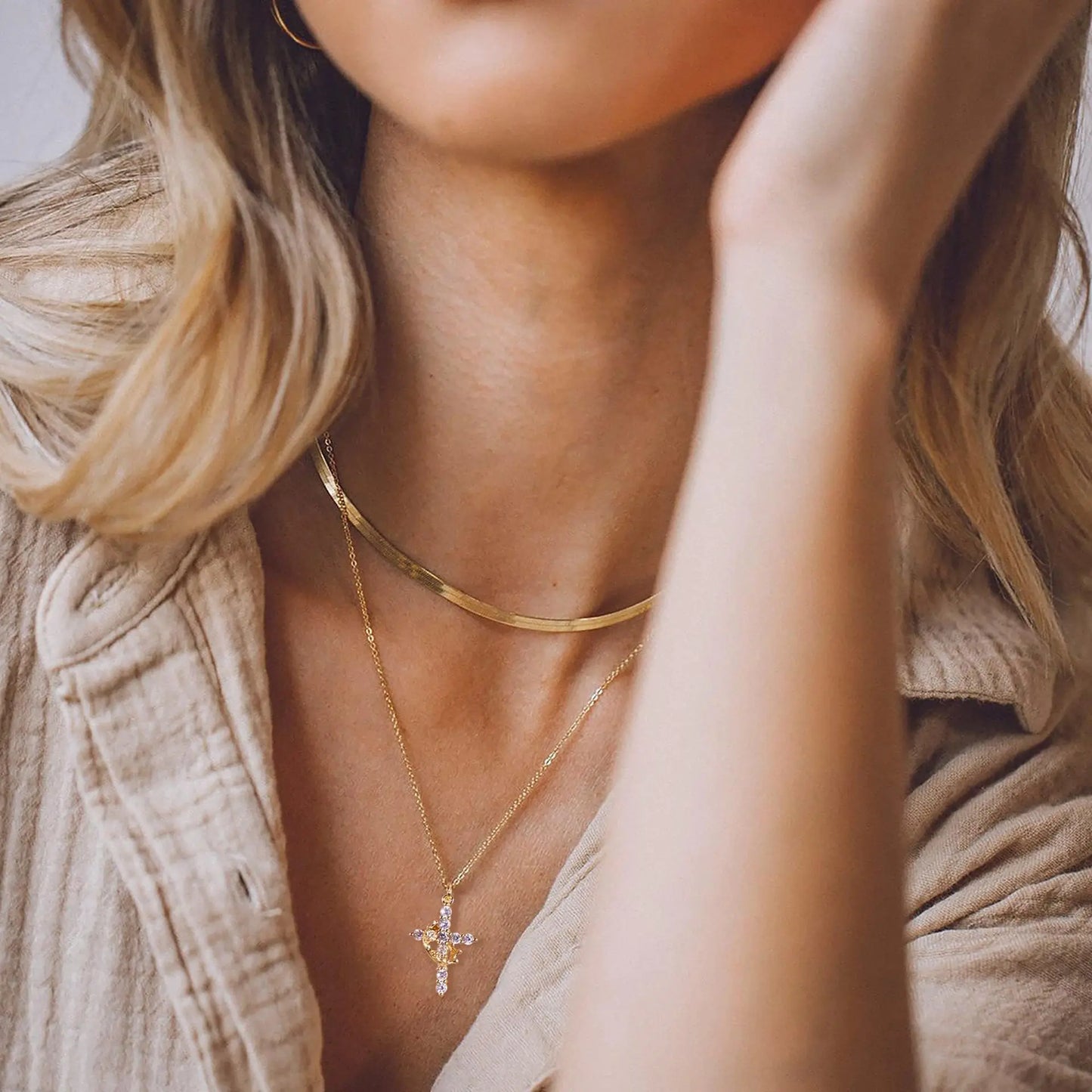 European American Fashion Zircon Cross Pendant Necklace for Women Crown Stainless Steel Rotating Necklace Jewelry Accessories